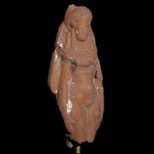 Statuette de femme en terre cuite